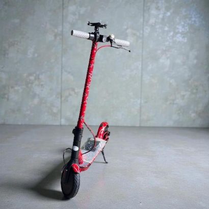 صورة سكوتر كهربائي 36 فولت لون سبايدر مان